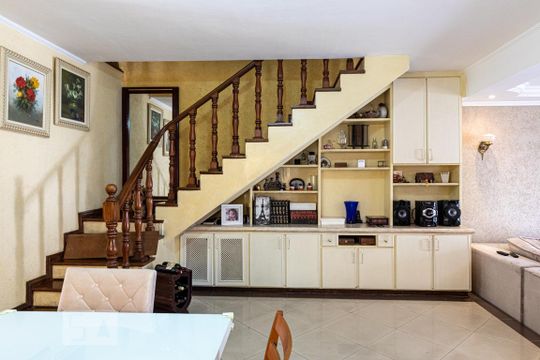 Escada de casa à venda com 4 quartos, 260m² em Vila Paulicéia, São Paulo