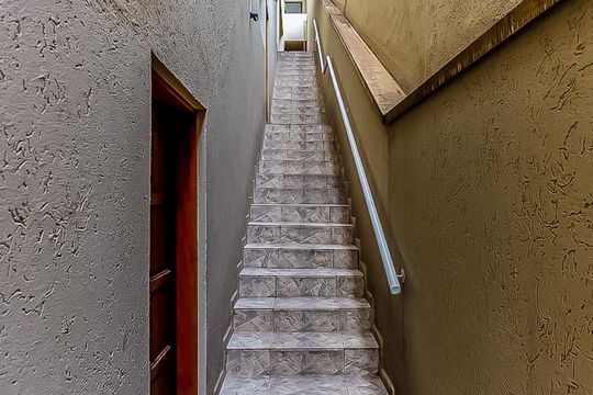 Escada de apartamento para alugar com 2 quartos, 52m² em Vila Guilherme, São Paulo