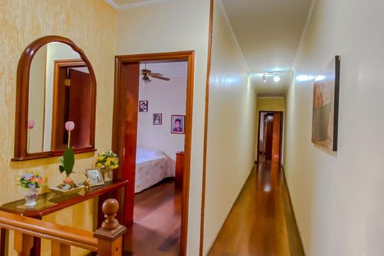 Corredor de casa à venda com 4 quartos, 190m² em Vila Carrão, São Paulo
