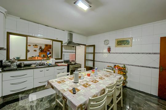 Cozinha de casa à venda com 4 quartos, 190m² em Vila Carrão, São Paulo