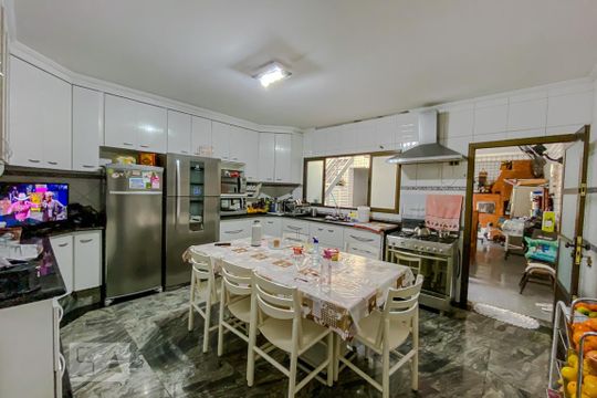 Cozinha de casa à venda com 4 quartos, 190m² em Vila Carrão, São Paulo