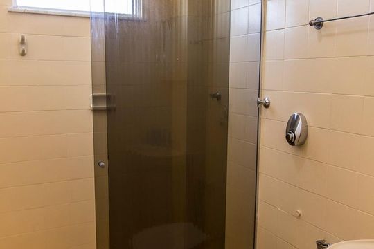 Banheiro de apartamento para alugar com 3 quartos, 70m² em João Pinheiro, Belo Horizonte