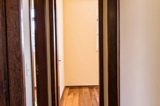 Corredor de apartamento para alugar com 3 quartos, 70m² em João Pinheiro, Belo Horizonte