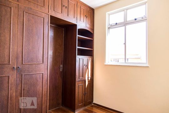 Quarto 1 de apartamento para alugar com 3 quartos, 70m² em João Pinheiro, Belo Horizonte