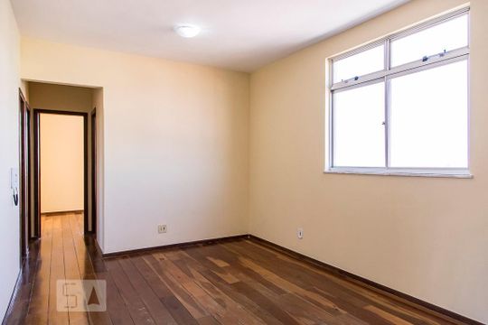 Apartamento para alugar com 3 quartos, 70m² em João Pinheiro, Belo Horizonte