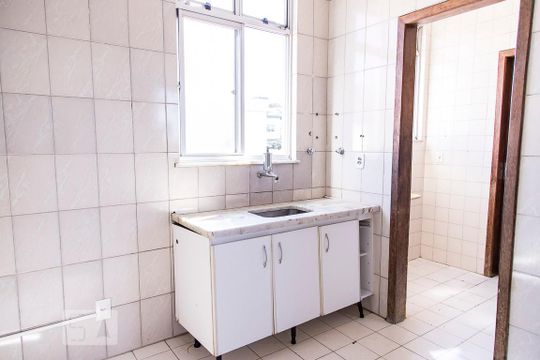 Cozinha de apartamento para alugar com 3 quartos, 70m² em João Pinheiro, Belo Horizonte