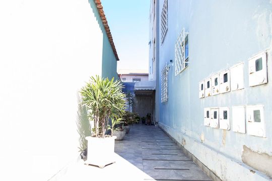 Entrada de apartamento para alugar com 3 quartos, 70m² em João Pinheiro, Belo Horizonte