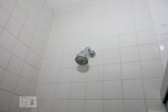 Chuveiro de apartamento para alugar com 2 quartos, 42m² em Botafogo, Rio de Janeiro