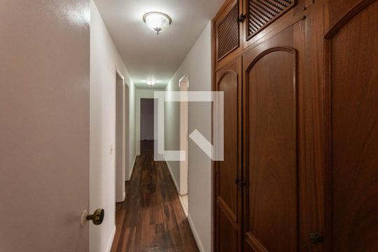 Corredor de apartamento à venda com 3 quartos, 180m² em Tijuca, Rio de Janeiro