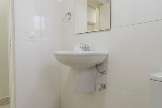 Banheiro de kitnet/studio à venda com 4 quartos, 100m² em Cidade Luz, São Paulo