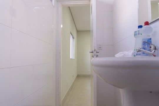 Banheiro de kitnet/studio à venda com 4 quartos, 100m² em Cidade Luz, São Paulo