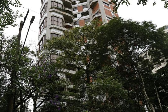 Fachada de apartamento à venda com 3 quartos, 302m² em Real Parque, São Paulo