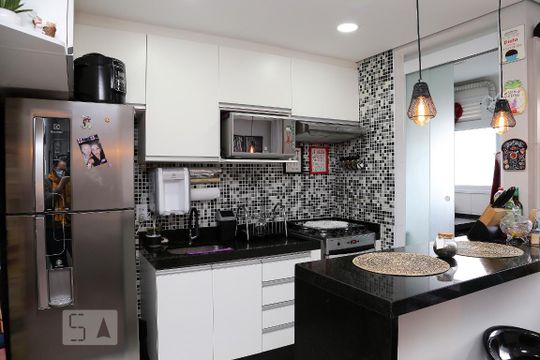 Cozinha de apartamento à venda com 2 quartos, 43m² em Jardim Novo Taboao, São Paulo