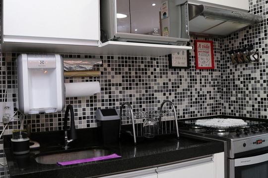Cozinha de apartamento à venda com 2 quartos, 43m² em Jardim Novo Taboao, São Paulo
