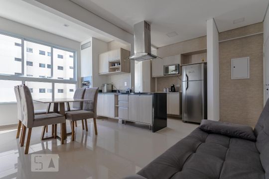 Apartamento para alugar com 1 quarto, 43m² em Loteamento Mogilar, Mogi das Cruzes