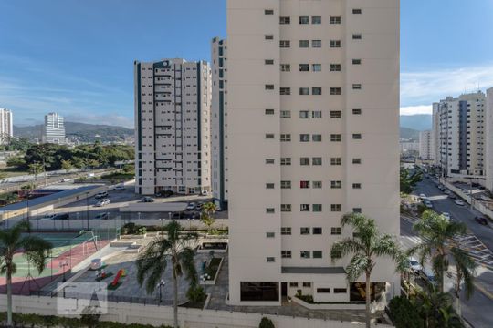 Lavanderia  - Vista  de apartamento para alugar com 1 quarto, 43m² em Loteamento Mogilar, Mogi das Cruzes