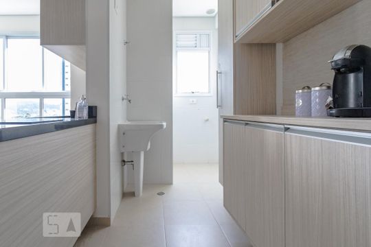 Cozinha  de apartamento para alugar com 1 quarto, 43m² em Loteamento Mogilar, Mogi das Cruzes