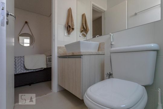 Banheiro  de apartamento para alugar com 1 quarto, 43m² em Loteamento Mogilar, Mogi das Cruzes