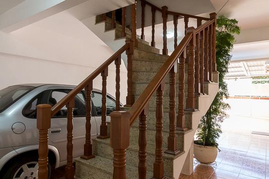 Escadas de casa à venda com 4 quartos, 210m² em Parque Renato Maia, Guarulhos
