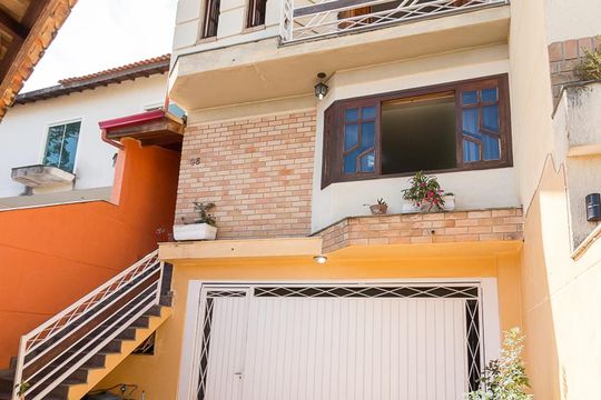 Fachada da casa de casa à venda com 4 quartos, 210m² em Parque Renato Maia, Guarulhos