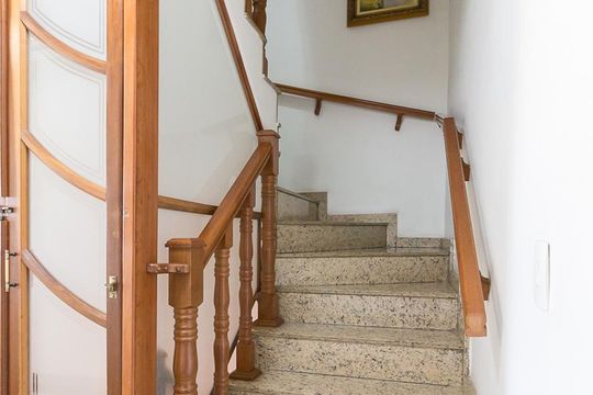 Escadas de casa à venda com 4 quartos, 210m² em Parque Renato Maia, Guarulhos