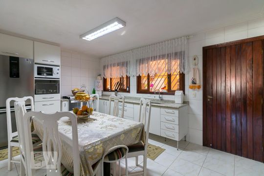 Cozinha de casa à venda com 4 quartos, 210m² em Parque Renato Maia, Guarulhos