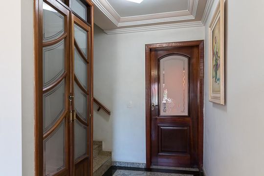 Acesso interno à garagem de casa à venda com 4 quartos, 210m² em Parque Renato Maia, Guarulhos