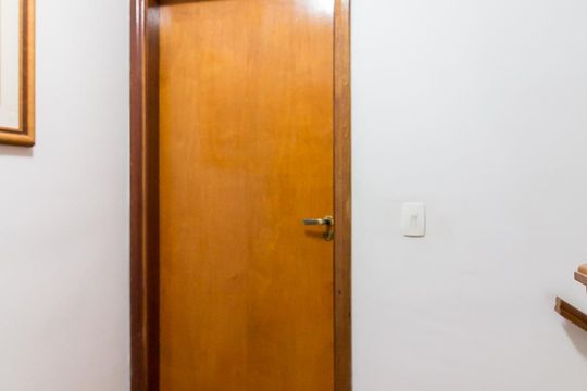 Corredor de casa à venda com 4 quartos, 210m² em Parque Renato Maia, Guarulhos