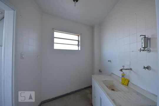 Cozinha de apartamento para alugar com 1 quarto, 40m² em Sé, São Paulo