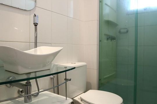 Banheiro de apartamento para alugar com 2 quartos, 50m² em Jardim das Vertentes, São Paulo