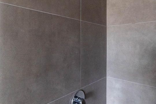 Banheiro de kitnet/studio à venda com 1 quarto, 35m² em Glória, Porto Alegre