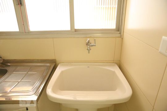 Sala/Cozinha de apartamento à venda com 2 quartos, 47m² em Liberdade, São Paulo