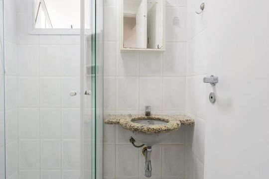 Banheiro de apartamento para alugar com 3 quartos, 76m² em Centro, Diadema