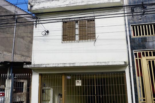 Fachada de casa à venda com 1 quarto, 45m² em Parque Santa Madalena, São Paulo