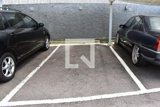 Garagem de apartamento para alugar com 3 quartos, 54m² em Pinheirinho, Curitiba