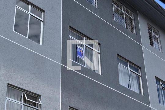 Plaquinha de apartamento para alugar com 3 quartos, 54m² em Pinheirinho, Curitiba