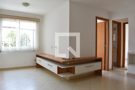 Apartamento para alugar com 3 quartos, 54m² em Pinheirinho, Curitiba