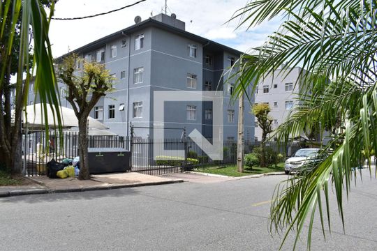 Fachada do condomínio de apartamento para alugar com 3 quartos, 54m² em Pinheirinho, Curitiba