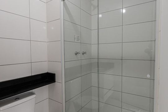 Banheiro Social de apartamento para alugar com 1 quarto, 30m² em Vila Graciosa, São Paulo