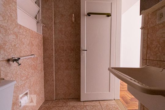 Banheiro de kitnet/studio para alugar com 1 quarto, 30m² em Vila Buarque, São Paulo