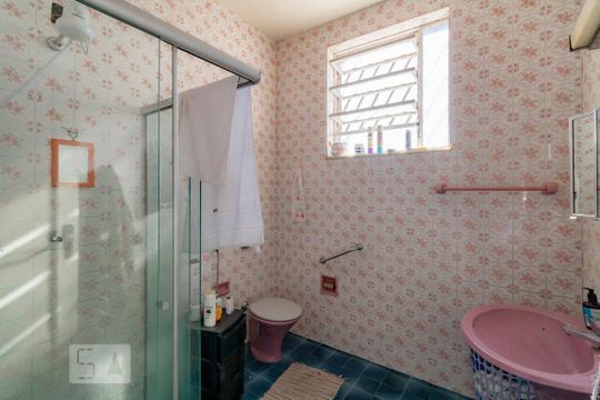 Banheiro de casa à venda com 2 quartos, 90m² em Concórdia, Belo Horizonte