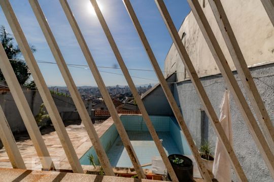 Vista de casa à venda com 2 quartos, 90m² em Concórdia, Belo Horizonte