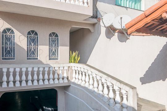 Fachada de casa à venda com 4 quartos, 235m² em Jardim Ana Maria, Santo André