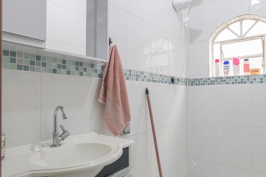 Banheiro 1 de casa à venda com 4 quartos, 235m² em Jardim Ana Maria, Santo André