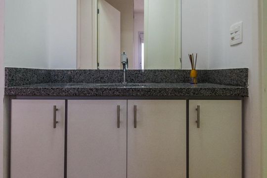 Banheiro de apartamento para alugar com 1 quarto, 35m² em Vila Eliza, Campinas