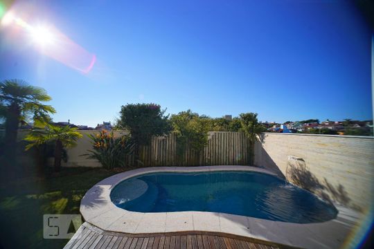 Piscina  de casa à venda com 5 quartos, 500m² em Jardim Itu, Porto Alegre