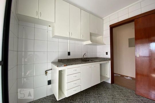 Cozinha de apartamento para alugar com 3 quartos, 71m² em Vila Andrade, São Paulo