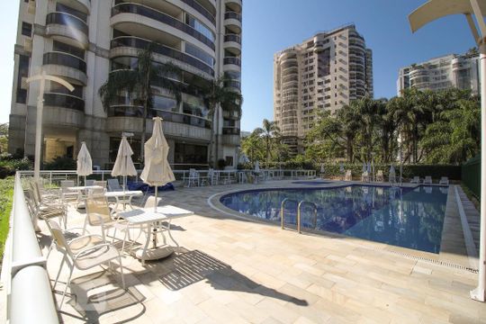 Área comum - Piscina de apartamento à venda com 2 quartos, 110m² em Barra da Tijuca, Rio de Janeiro