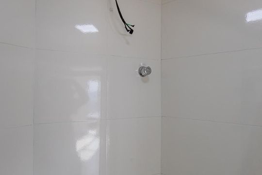 Banheiro Social de kitnet/studio para alugar com 1 quarto, 41m² em Vila Paulo Silas, São Paulo