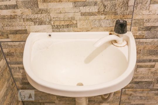 Banheiro de apartamento para alugar com 2 quartos, 50m² em Padroeira, Osasco